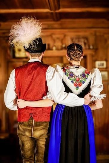 для тех, кто собирается праздновать Октоберфест со знанием дела, но ещё не обзавёлся Dirndl👗 или Lederhosen 🩳 , сейчас с…