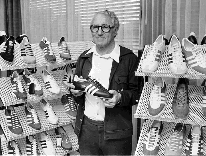 В продолжении истории о дирндлах от Adidas... Adidas- не то, что немецкая, а насквозь баварская компания, но есть нюанс❗...